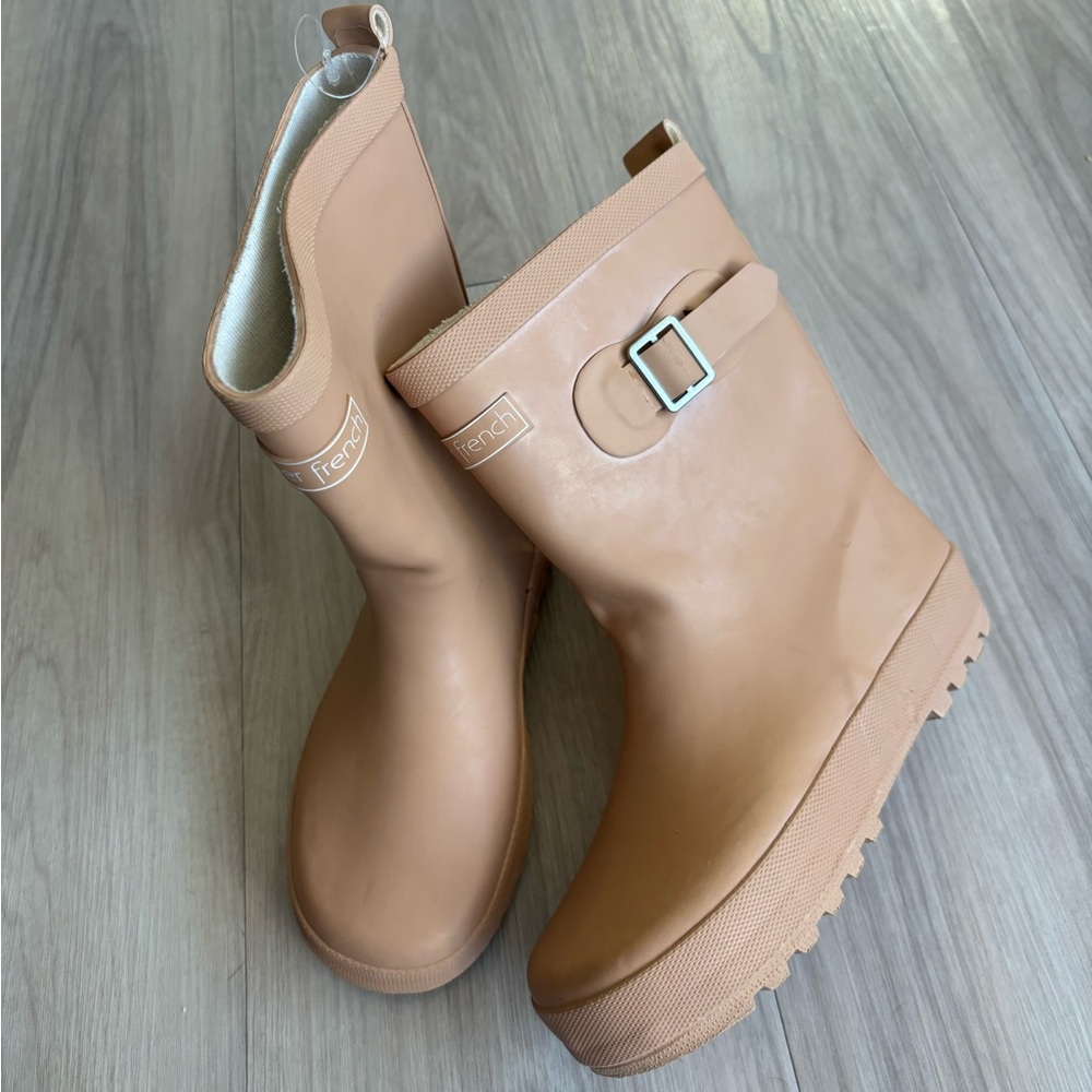 Forever French Baby Rain boots in Tan